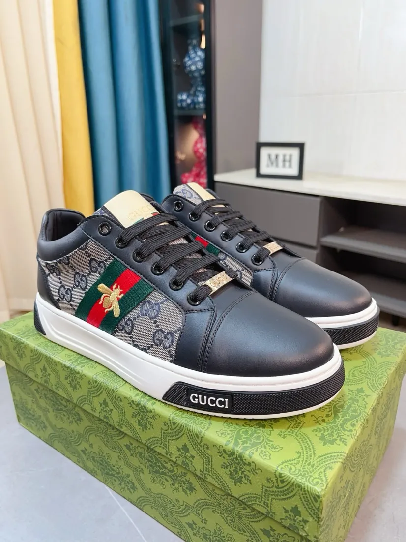 Men's shoes 💰420🌹🌹GUCCI [Gucci] New high-end brand of men's shoes, the latest fashionable casual men's shoes, trendy and versatile, relaxed and sporty style, uppers imported from Italy, first-layer cowhide, genuine leather lining, and ultra-fine workmanship. Original personalized fashionable rubber wear-resistant outsole, light and comfortable on the foot, size 38-44